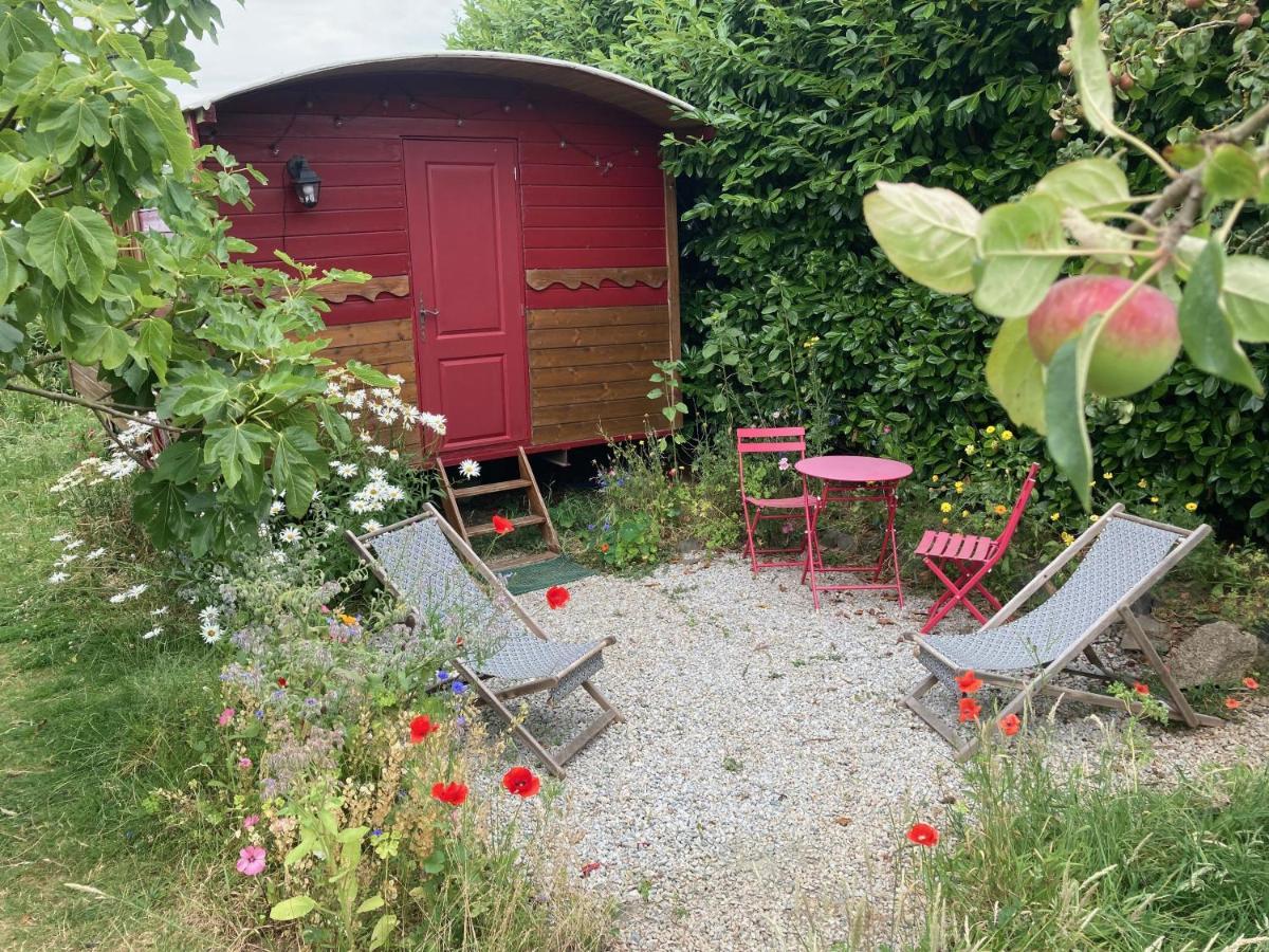 Les Chambres Du Mad Henvic Exterior photo